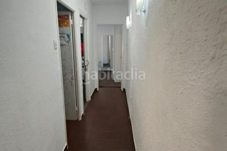 Piso  reformado en La Cogullada 3 dormitorios, 1 baño, todo exterior, cocina individual, con dos balcones uno de 6m y otro de 4m y en Terrassa