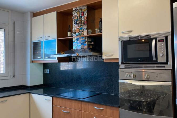 Dúplex en carrer de miquel vives 5 exclusivo duplex: salón-comedor, cocina, 4 habitaciones, 3 baños, terraza, pk y trastero en Terrassa