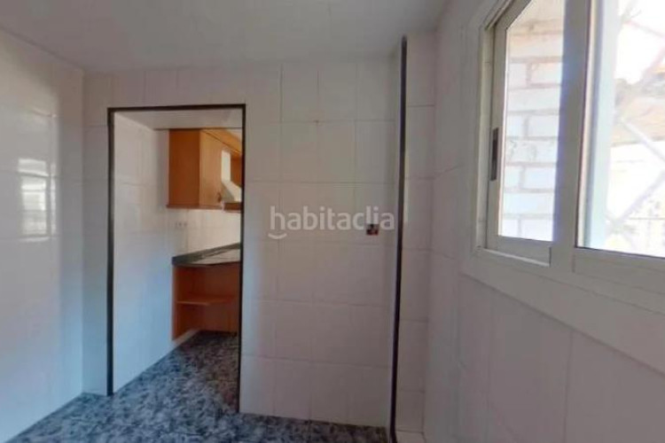 Piso (barcelona). "okupado" (no se puede visitar ni hipotecar). en Terrassa