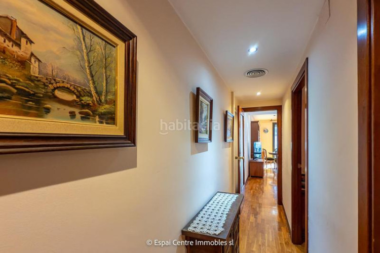 Piso vive en sant pere piso de 88 m con 3 habitaciones, 2 baños y salón luminoso. ubicación ideal cerca de todo en Terrassa