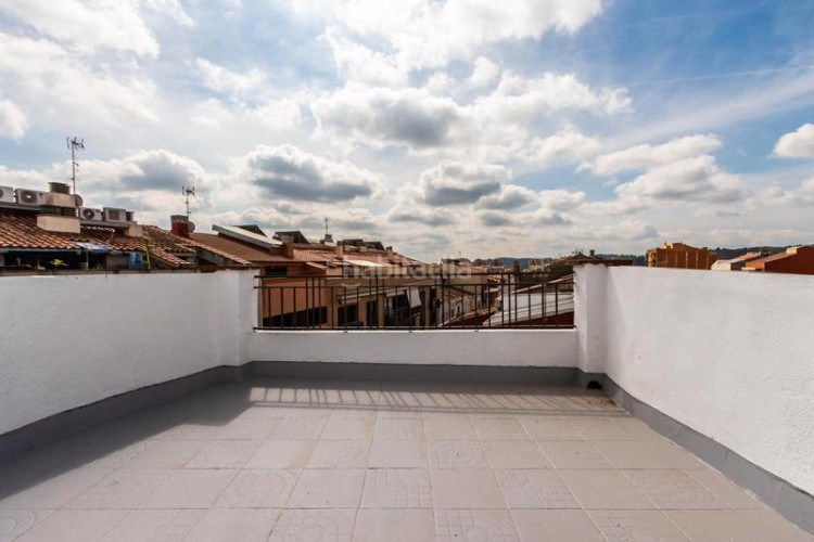 Dúplex vivienda tipo dúplex de 4 habs. con terraza. zona Segle XX. en Terrassa