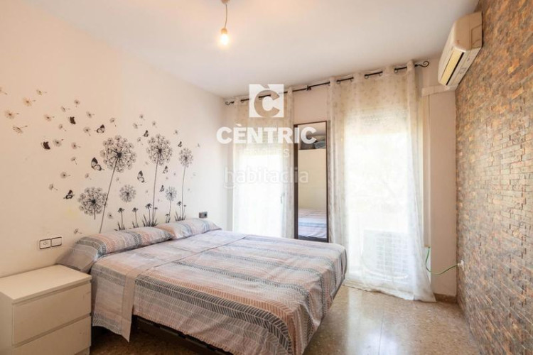 Dúplex ático dúplex de tres habitaciones y estudio. en Terrassa