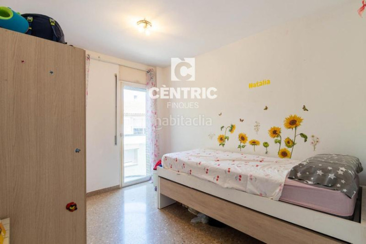 Dúplex ático dúplex de tres habitaciones y estudio. en Terrassa