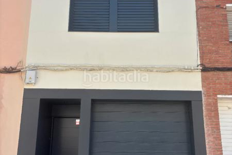 Casa en carrer de las navas de tolosa 87 exclusiva casa a estrenar con piscina privada en Terrassa