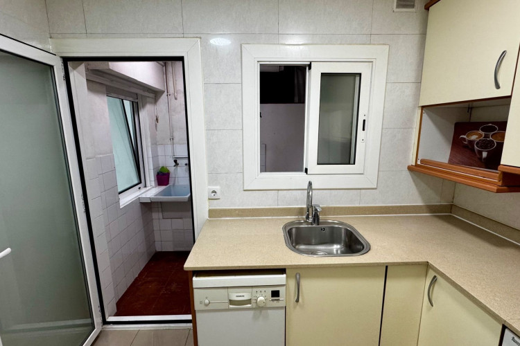 Mu00C1S ADEI, 79, Barri del Centre