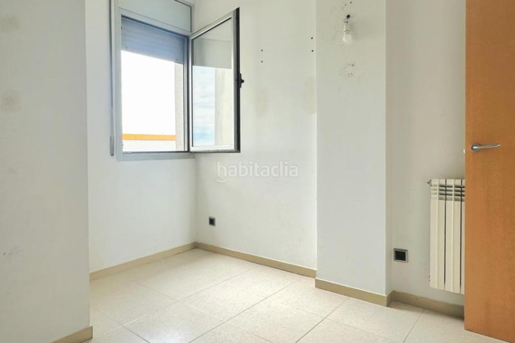 Ático atico seminuevo de 102 m2 con terraza de 53 m2 a pie de comedor con parquing y tratero incluidos en avenida madrid tocando estacio en Terrassa