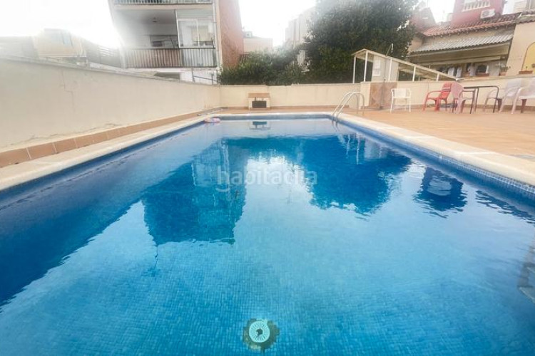 Piso zona de sant pere. piso de 3habs. + 2lav. + balcón + trastero + piscina comunitaria en Terrassa