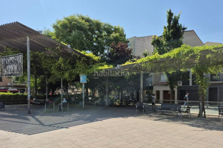 Casa de 190 m2 amb pati a la plaça del progres en Terrassa