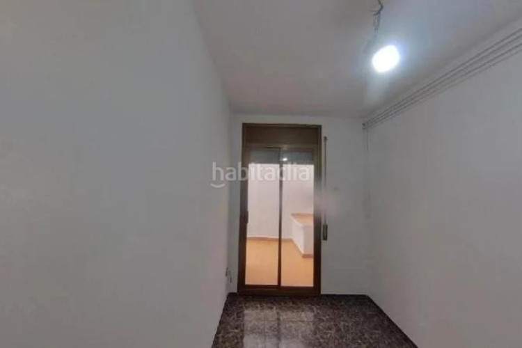 Piso (barcelona). "okupado" (no se puede visitar ni hipotecar). en Terrassa