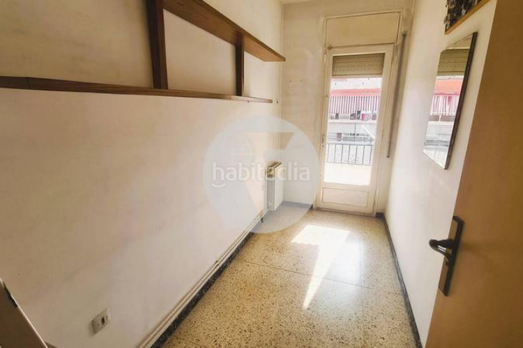 Piso amplio piso de 130 m con grandes posibilidades junto a plaza cataluña en Terrassa