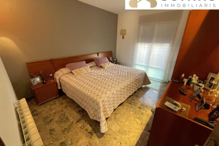 Casa adosada con amplias terrazas y gran potencial en Terrassa