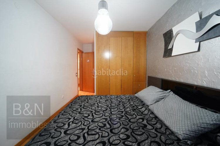 Dúplex tu hogar con alma espacio, confort, tres salidas al exterior y zona comunitaria con piscina y plaza de parking en Terrassa