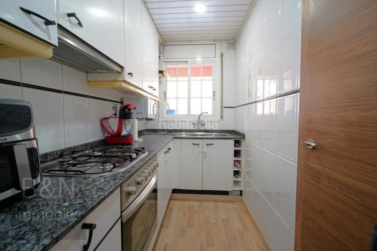 Piso en el centro con terraza de 20m y a un paso del parc vallparadís en Terrassa