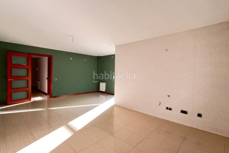 Chalet casa con piscina y vistas en zona residencial en Terrassa