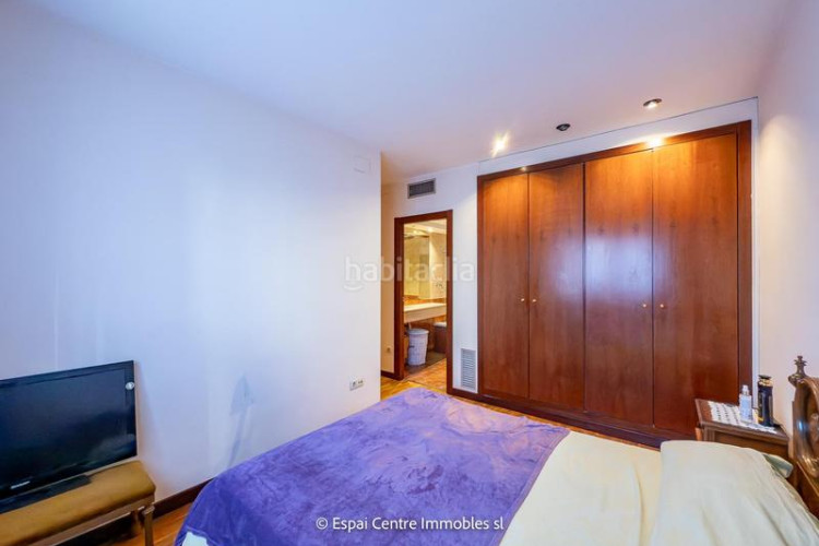 Piso vive en sant pere piso de 88 m con 3 habitaciones, 2 baños y salón luminoso. ubicación ideal cerca de todo en Terrassa