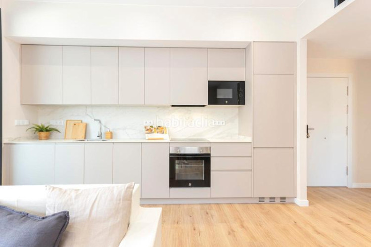 Piso precioso piso en inmejorable ubicación: vivienda esquinera con mucha luz: salón-comedor-cocina, 3 habitaciones, 2 baños, terraza.. en Terrassa