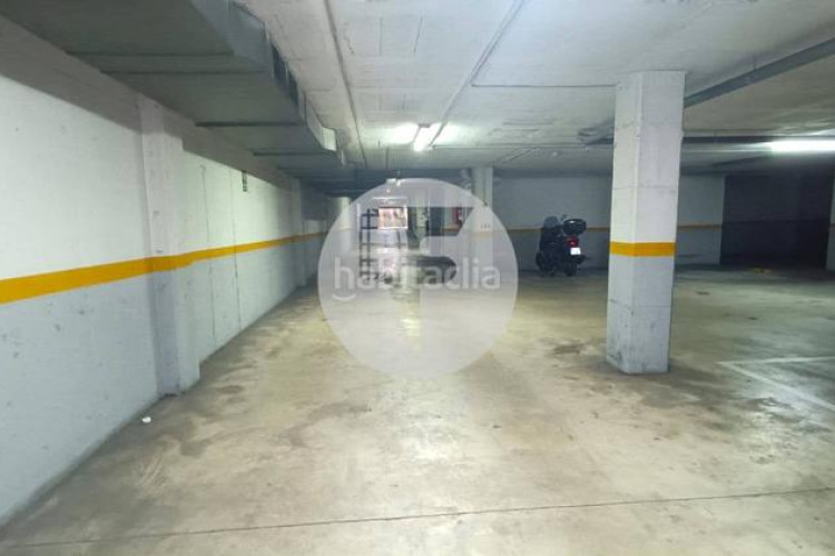 Piso bonito piso de 85 m2, 3 hab, 2 baños, galería, balcón, pk y zona comunitaria, en zona olímpica en Terrassa