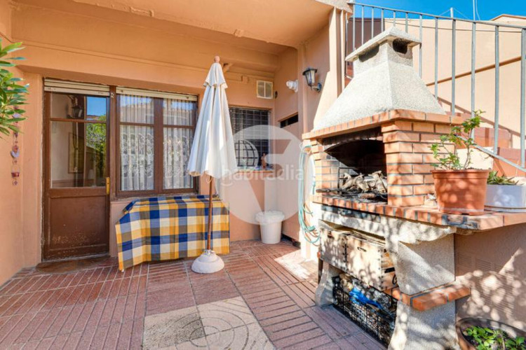 Casa exclusiva casa de tres plantas y un estudio a tan solo 5 minutos del centro en Terrassa