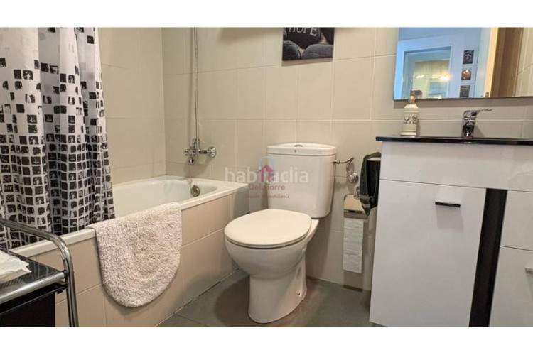 Piso  en venta con balcón a pie de comedor, parking y trastero, listo para entrar a vivir! en Terrassa