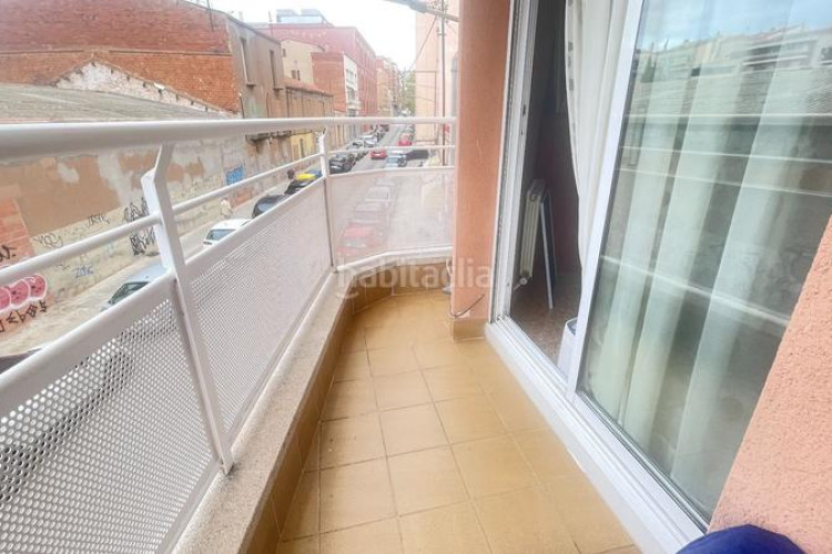 Piso pis amb , pàrquing, traster i piscina comunitària en Terrassa