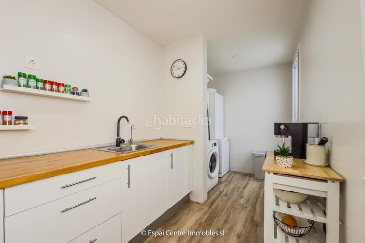 Casa adosada en exclusiva casa adosada reformada con terraza 15 m terraza solarium de 10 m en Can Palet lista para entrar a vivir en Terrassa