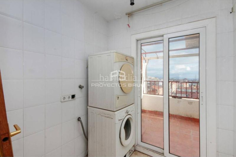 Piso ático con terraza con 5 habitaciones en can palet infórmese en Terrassa