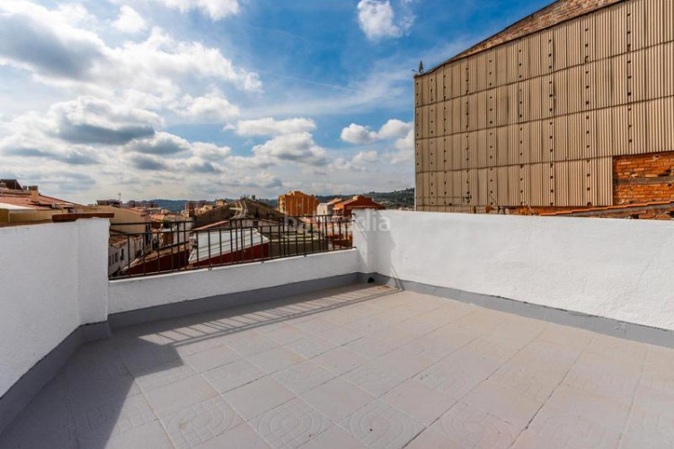 Dúplex vivienda tipo dúplex de 4 habs. con terraza. zona Segle XX. en Terrassa