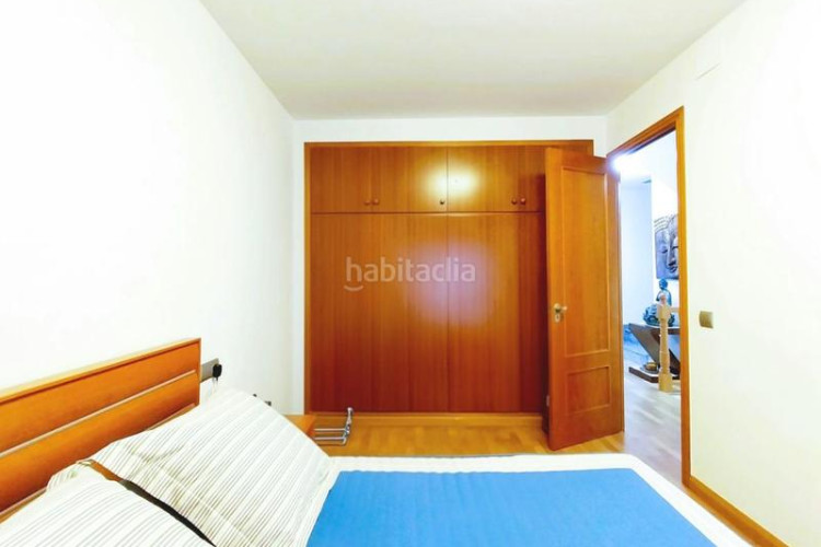 Casa magnifica unifamiliar de 230 m2 con garaje 3 coches, 3 dormitorios dobles, espectacular estudio 55 m2 y patio en Terrassa