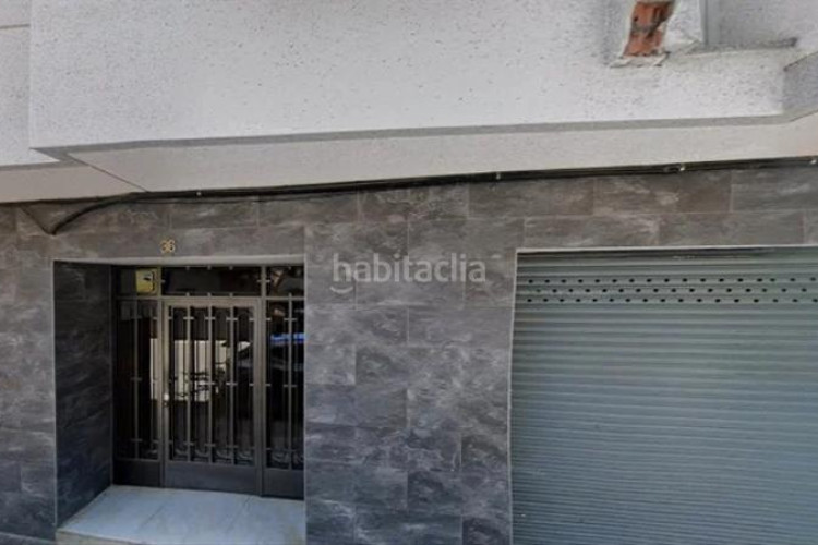 Piso (barcelona). sin posesión “ocupado” (no se puede visitar ni hipotecar). c/ canal del sot. en Terrassa