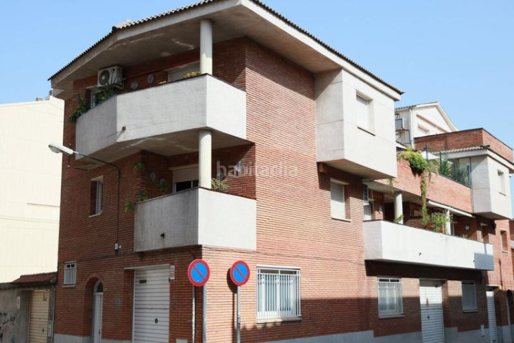 Casa gran casa cantonera en Ca n'Aurell Terrassa