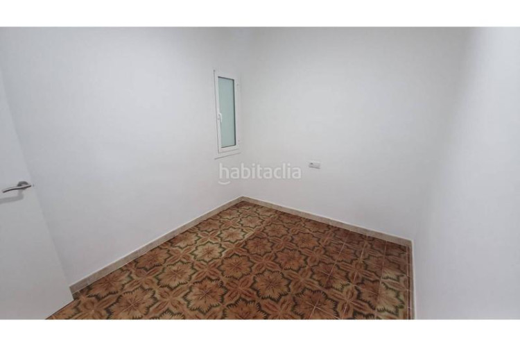 Piso  en la calle olot en Les Arenes - La Grípia - Can Montllor Terrassa