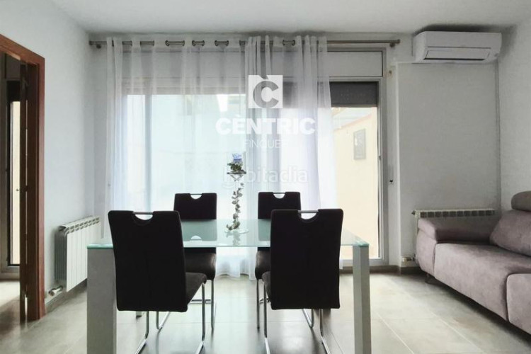 Piso planta baja seminueva de 3 hab con patio 60 m2 sur en francesc macia en Terrassa