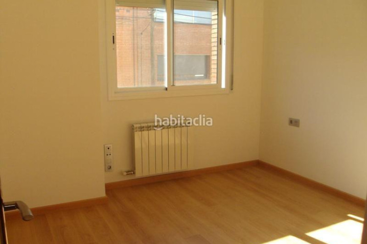 Piso acogedor piso de 1 dormitorio en venta, con cocina americana, terraza acristalada y parking. ideal para disfrutar de comodidad y e en Terrassa
