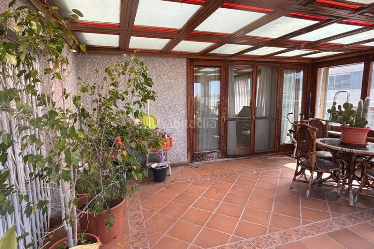 Ático espectacular y auténtico ático en una sola planta con una gran terraza con vistas despejadas en el centro!!! en Terrassa