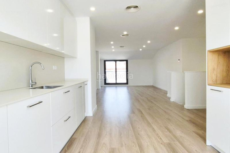 Dúplex duplex invertit obra nova de 160 m2 4 hab dobles i 4 terrasses al carrer transversal en Terrassa