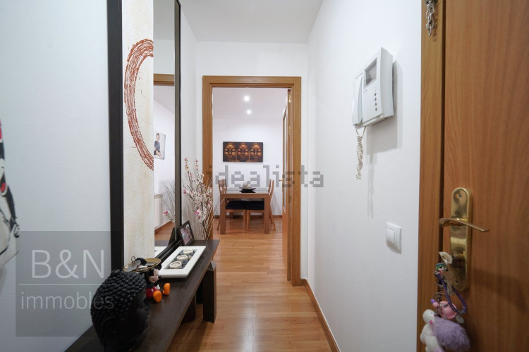 ¡Te vas a enamorar de su carácter! Amplio, luminoso, con zona comunitaria, párquing y trastero.