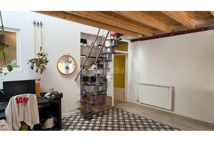 Casa pareada casa en en venta ca naurell de 210m construidos con salida a patio, dos terrazas y garaje. en Terrassa