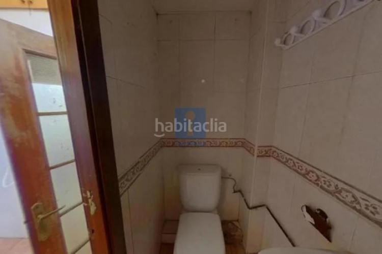 Piso inmueble ilegalmente okupado situado en la calle sant crispi 138, bajos 1, , barcelona en Terrassa