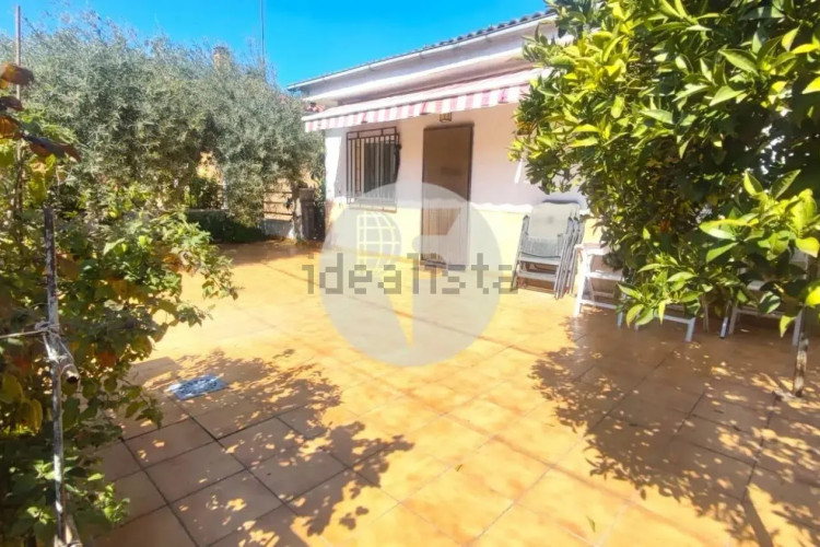 Casa independiente en calle del Camerun