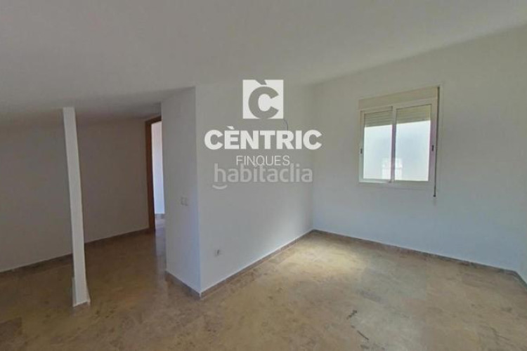Dúplex piso espacioso con 4 habitaciones gran inversión ! en Terrassa