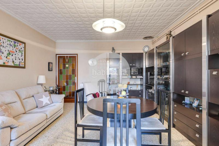 Casa exclusiva casa de tres plantas y un estudio a tan solo 5 minutos del centro en Terrassa