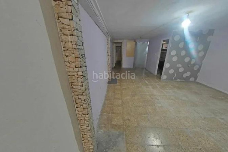 Casa adosada (barcelona). "okupado" (no se puede visitar ni hipotecar). en Terrassa