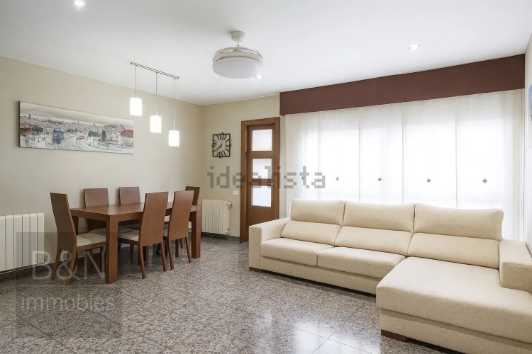 Una planta baja con alma de hogar y dos terrazas que te invitan a disfrutar de la vida