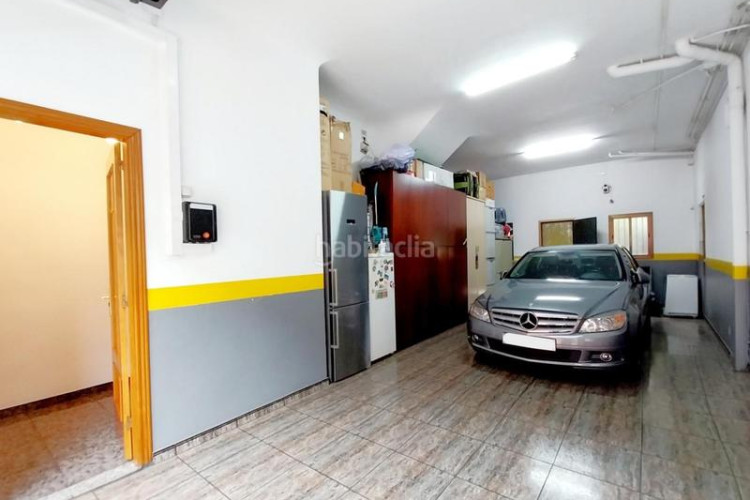 Casa magnifica unifamiliar de 230 m2 con garaje 3 coches, 3 grandes dormitorios, especatcular estudio 55 m2 y patio en Terrassa