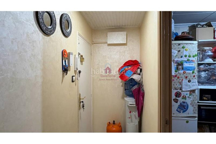 Piso  en venta tocando a passeig 22 juliol de 70m construidos de 3 habitaciones con ascensor y salida a balcón. en Terrassa