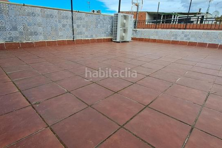 Piso zona de Ca n'Anglada. ático de 2habs + 1 lav. + 2 terrazas en Terrassa