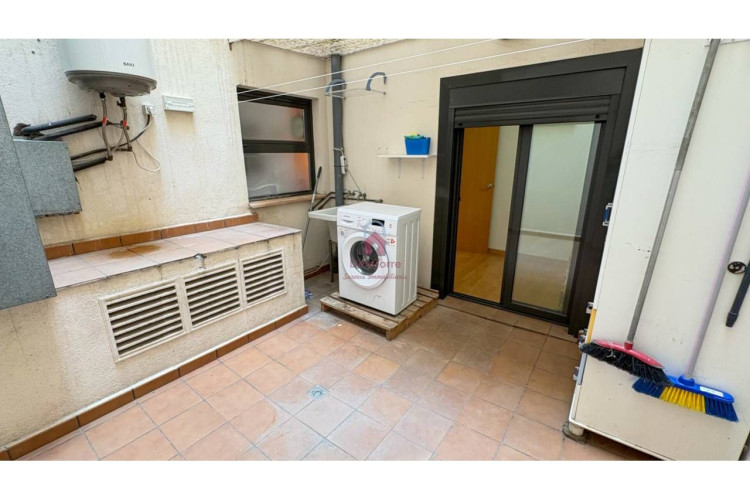 Poetesa Capara, Sant Pere Nord