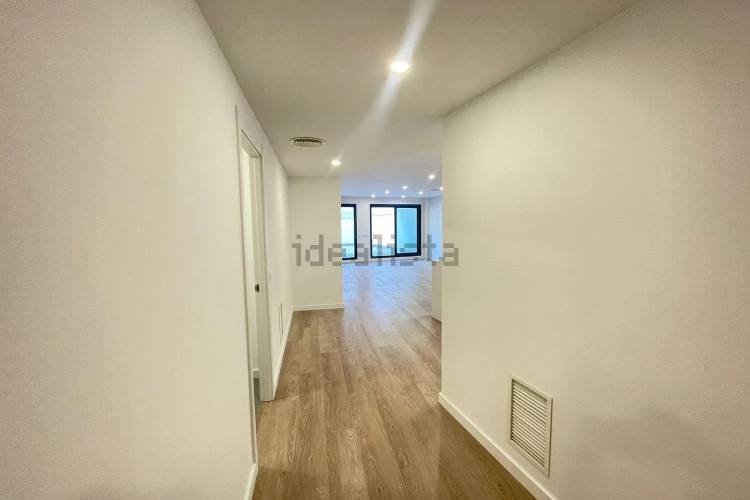 Piso en calle Transversal, 181