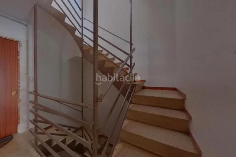 Piso errassa (barcelona). "okupado" (no se puede visitar ni hipotecar). en Terrassa