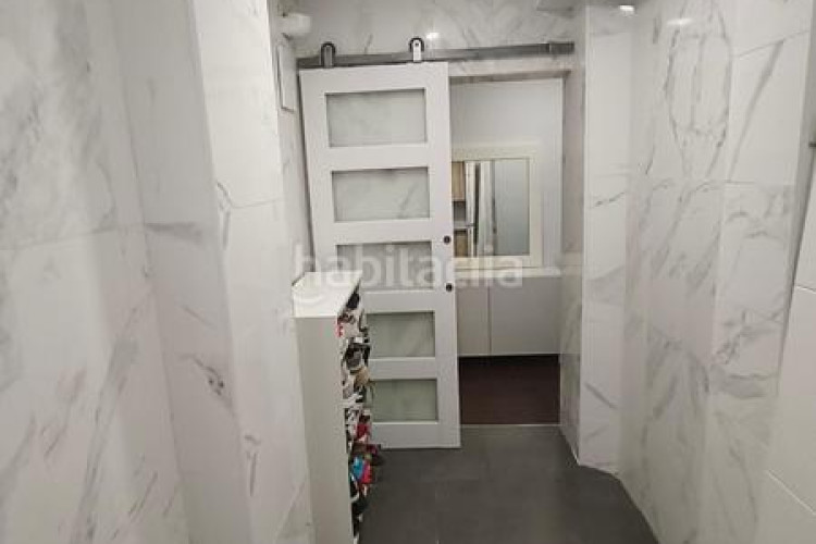 Piso  reformado en La Cogullada 3 dormitorios, 1 baño, todo exterior, cocina individual, con dos balcones uno de 6m y otro de 4m y en Terrassa